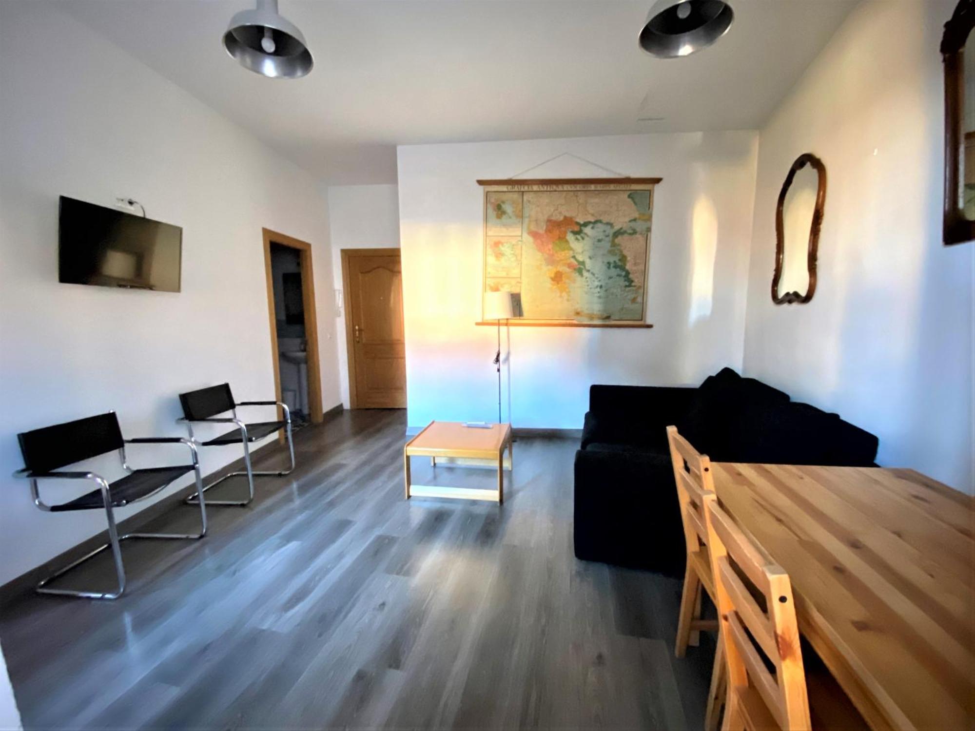 Apartment Housingleon Cardiles Leon